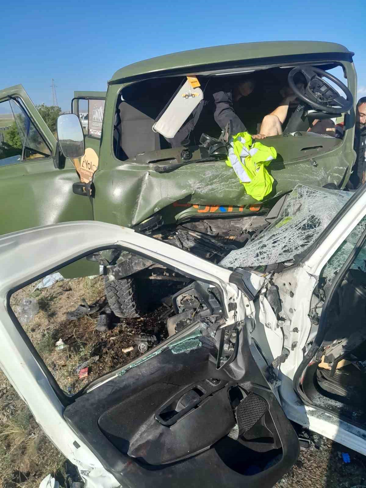 Bayburt’ta trafik kazası: 2 ölü, 6 yaralı