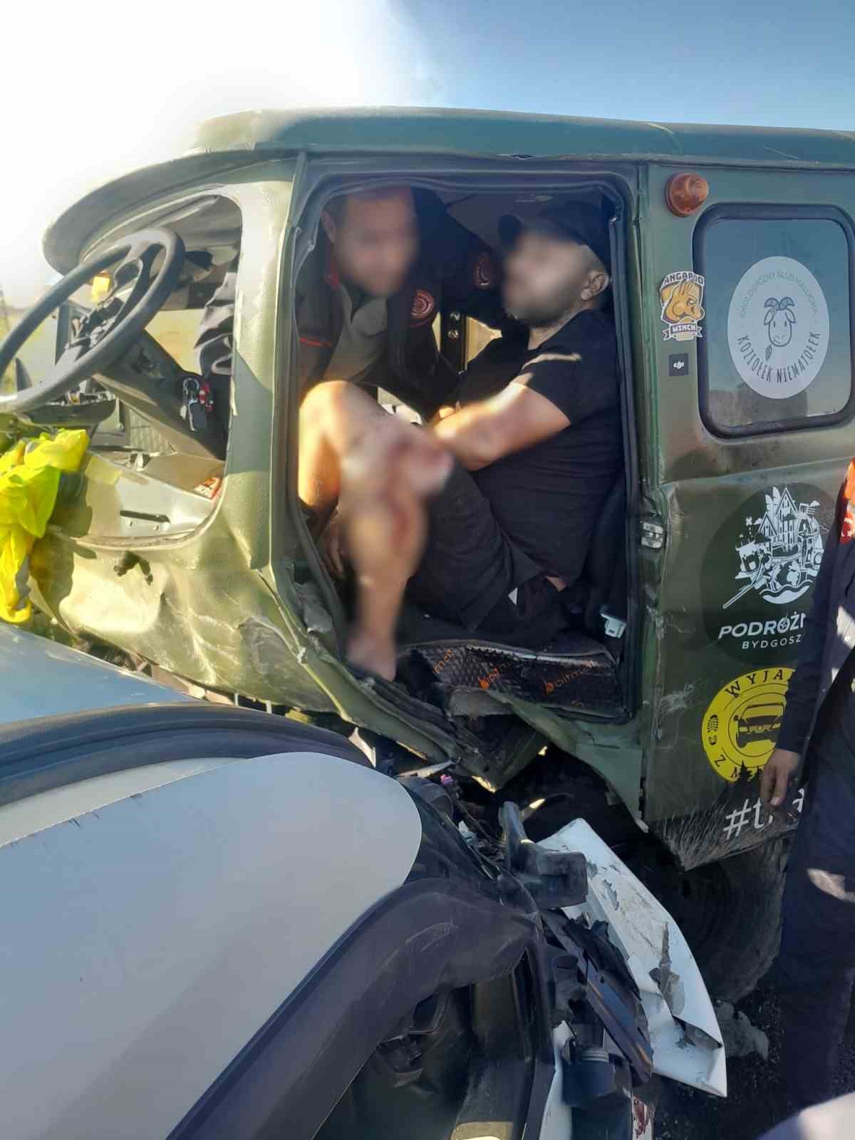 Bayburt&rsquo;ta trafik kazası: 2 &ouml;l&uuml;, 6 yaralı
