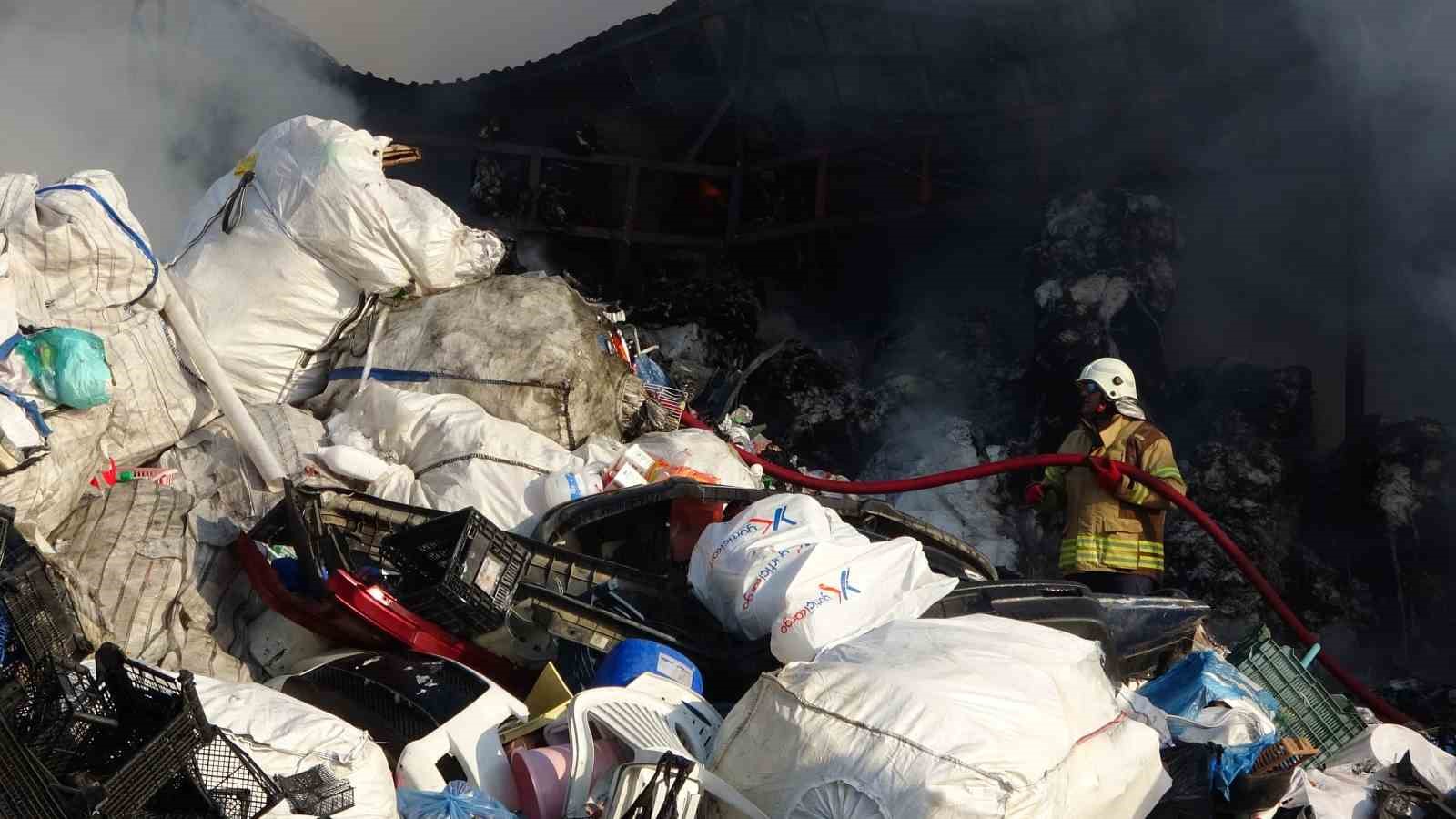 Ordu’da geri dönüşüm tesisindeki yangın söndürüldü