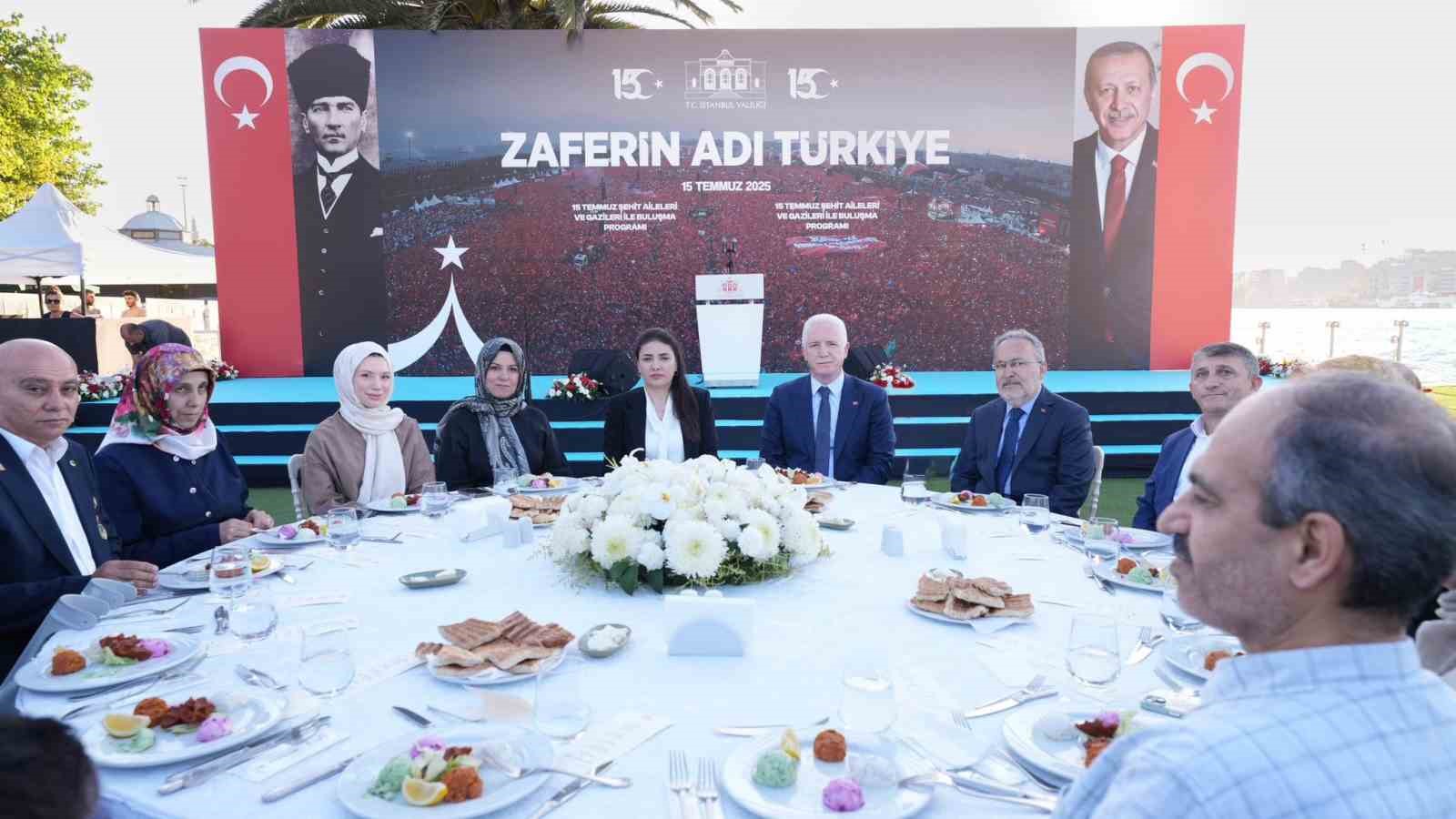 İstanbul Valisi G&uuml;l, 15 Temmuz şehit aileleri ve gazileri ile buluştu
