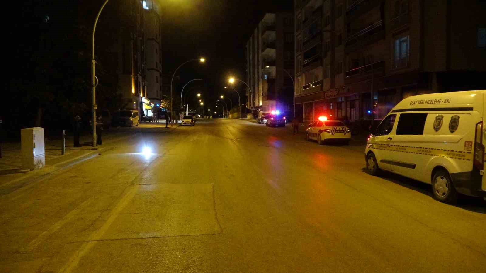 Malatya&rsquo;da silahlı ve bı&ccedil;aklı kavga: 1 yaralı
