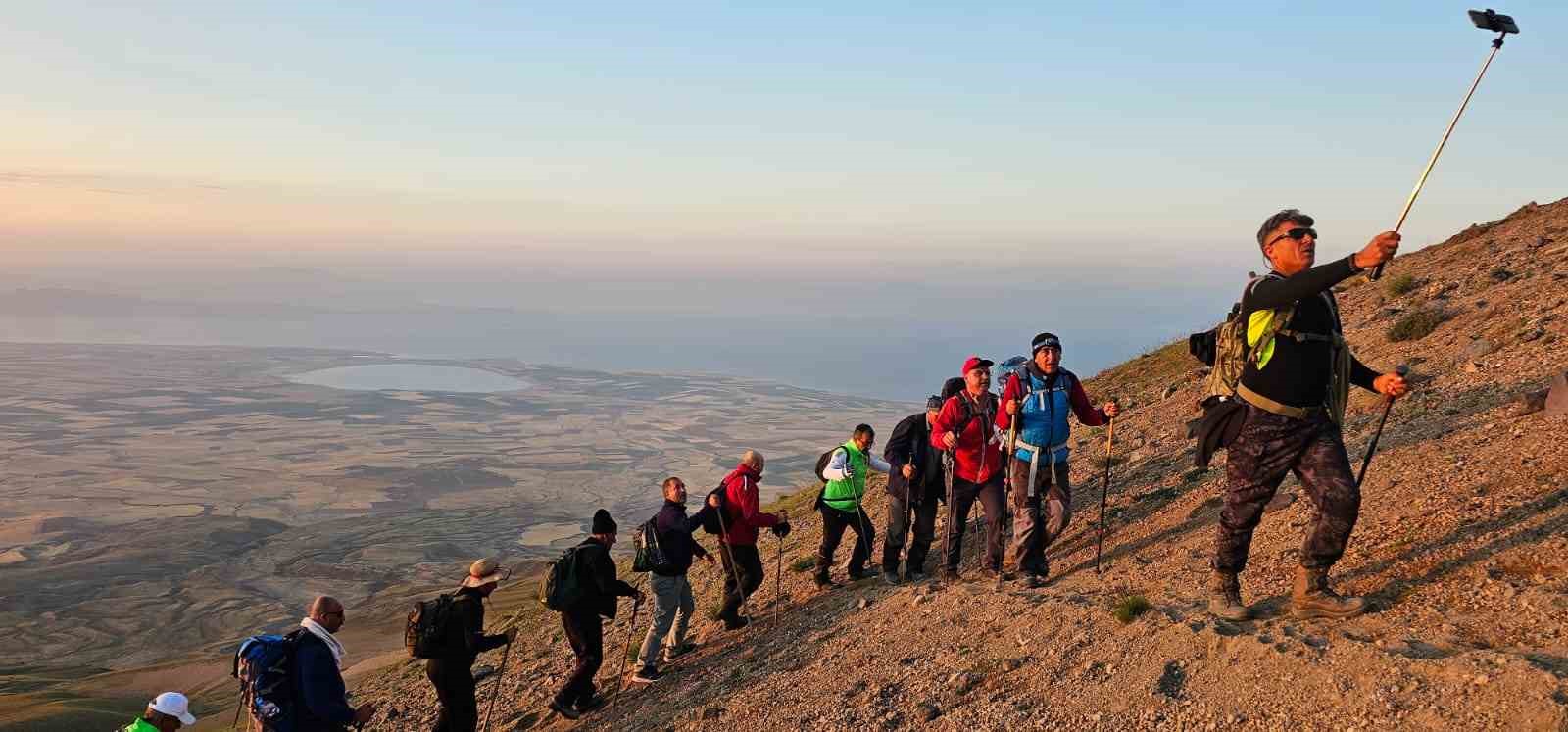 Dağcı Tarık Bünyamin Kaya anısına Süphan Dağı’na tırmanış
