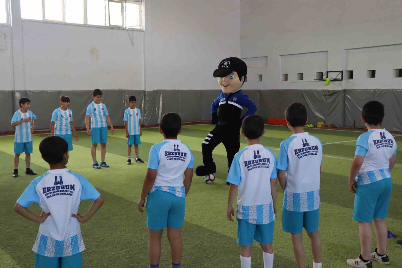 Polisten çocuklara seminer