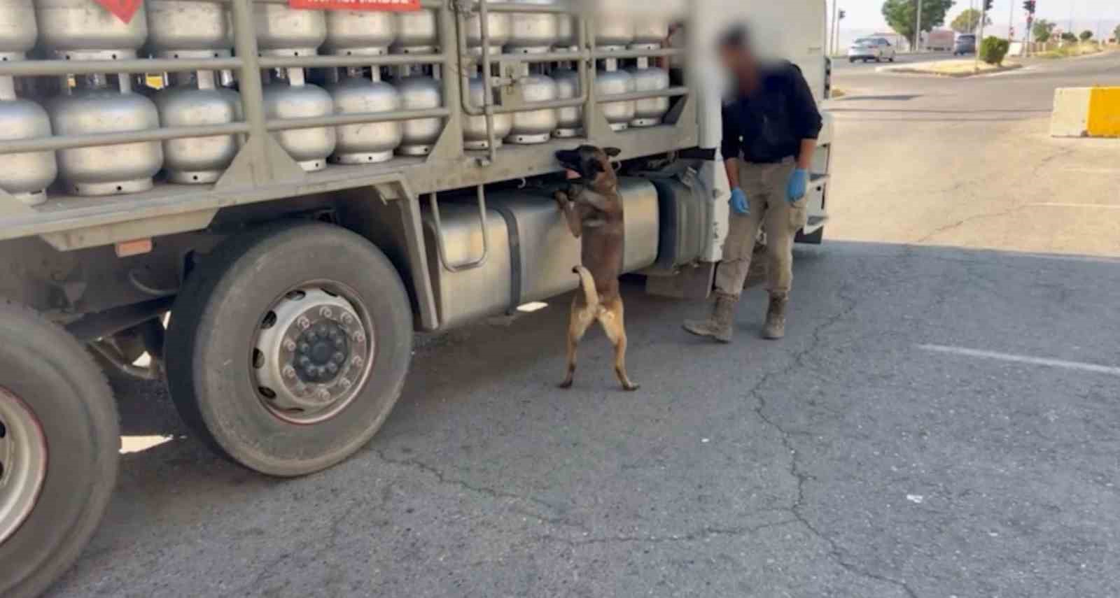 Piknik tüpü içinde eroin nakliyatı