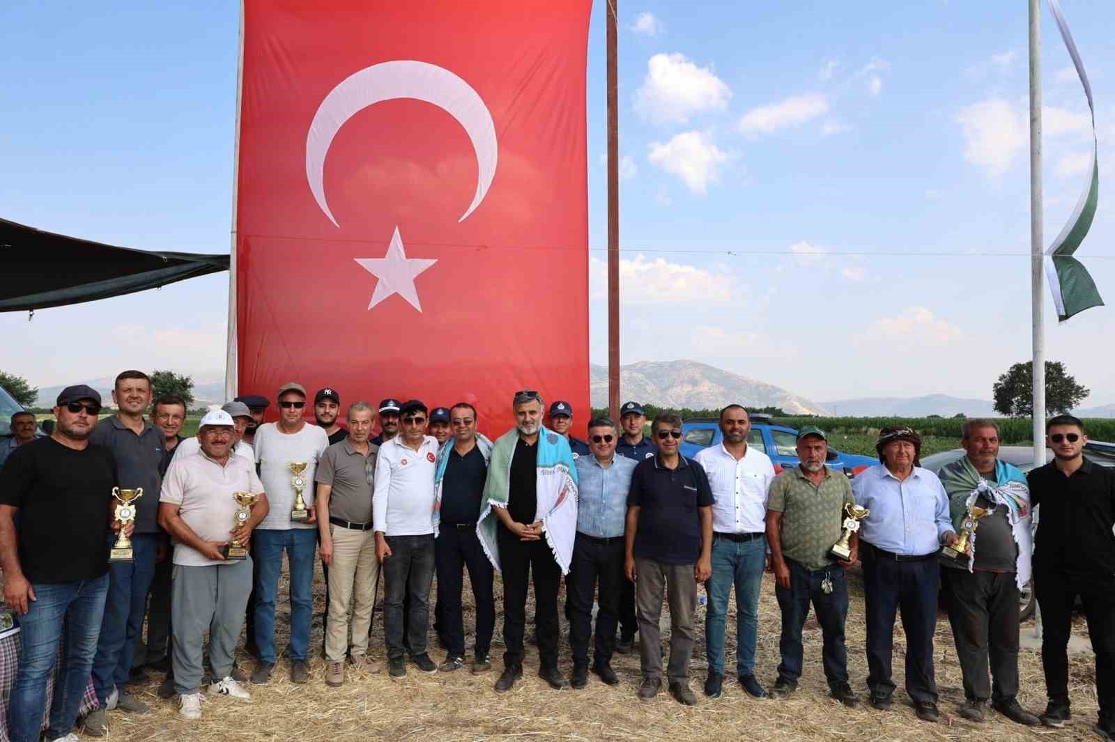 Kızılcabölük Rahvan At Yarışları yoğun katılımla gerçekleşti
