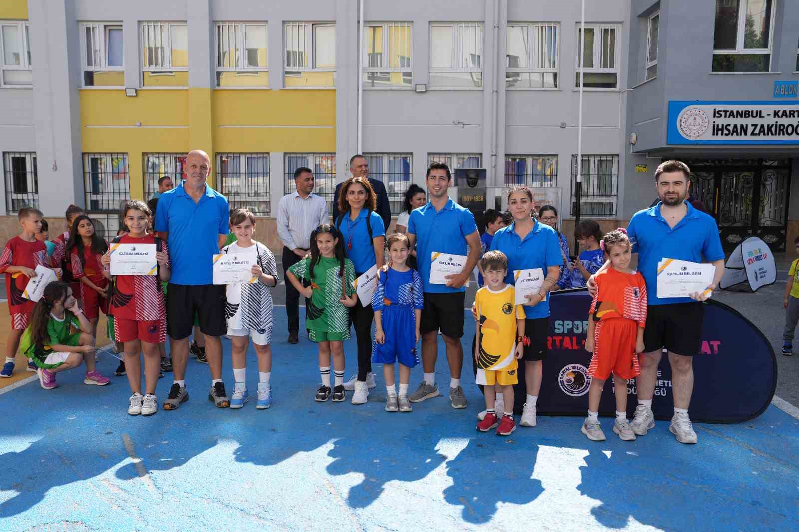 Kartal Belediyesi Yaz Spor Okulu’nun ilk dönem öğrencileri sertifikalarını aldı