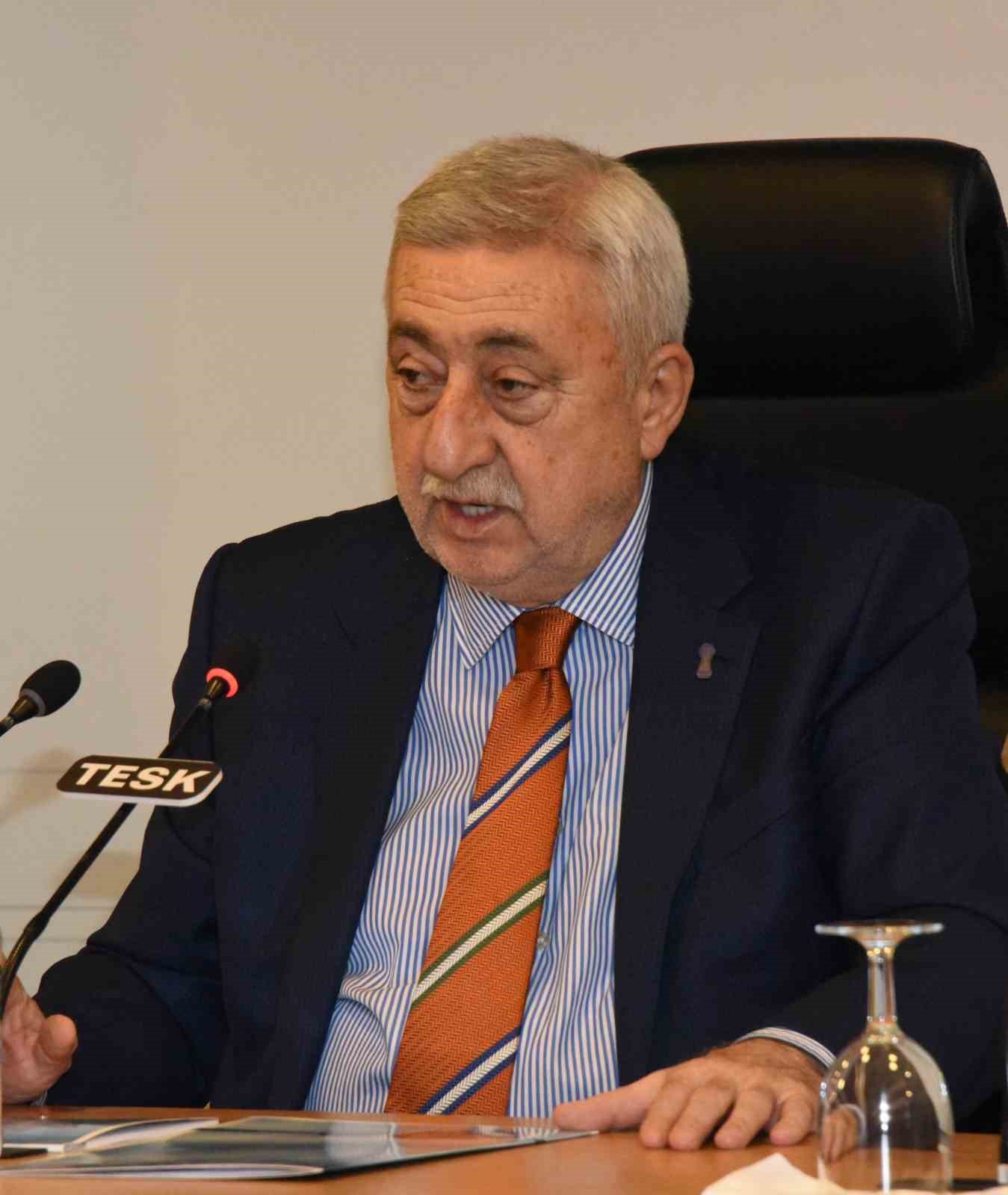 Palandöken: "Demokrasiye sahip çıkan milletimize minnettarız"