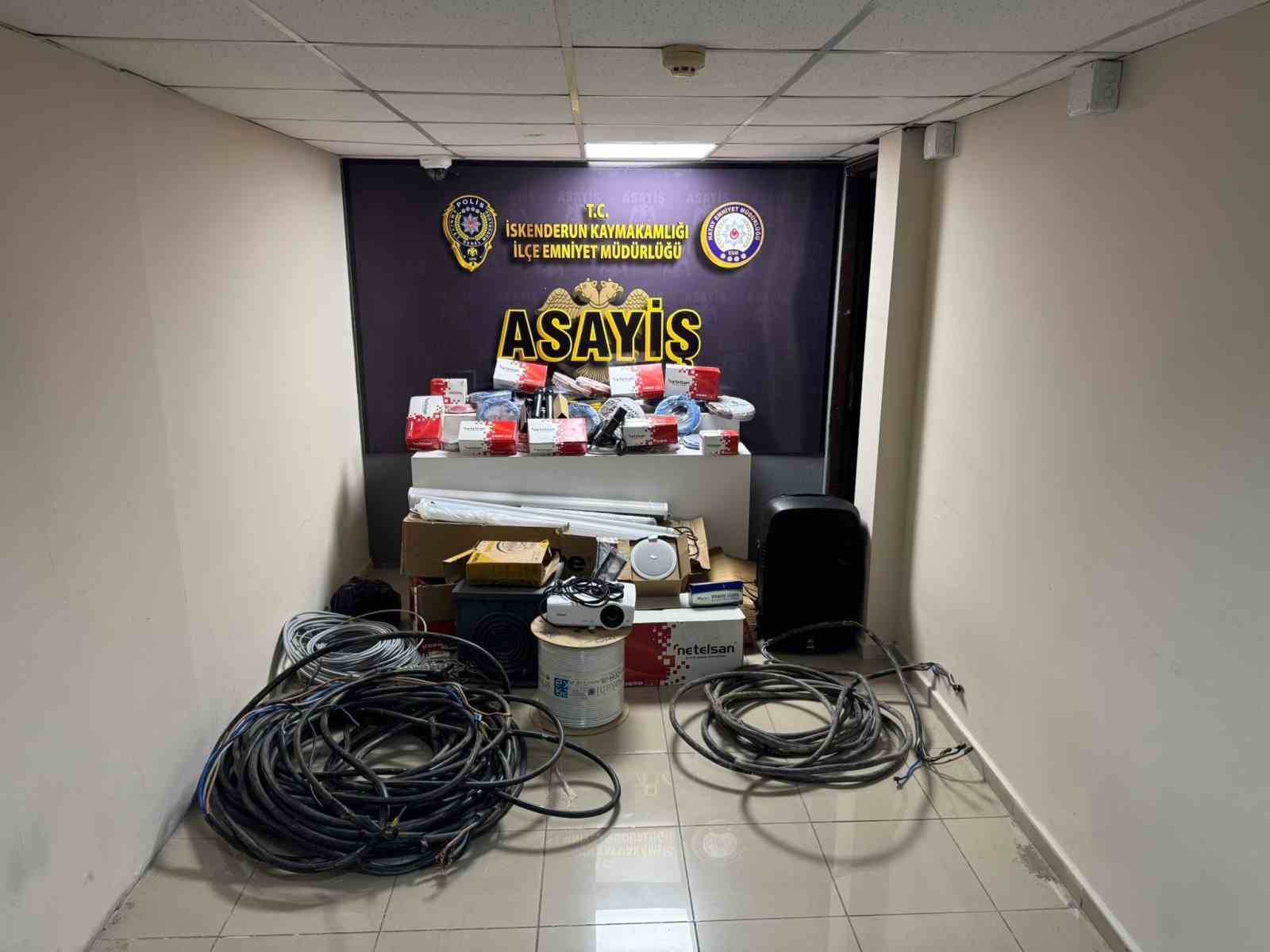 İskenderun&rsquo;da hırsızlık ş&uuml;phelisi 3 şahıs yakalandı
