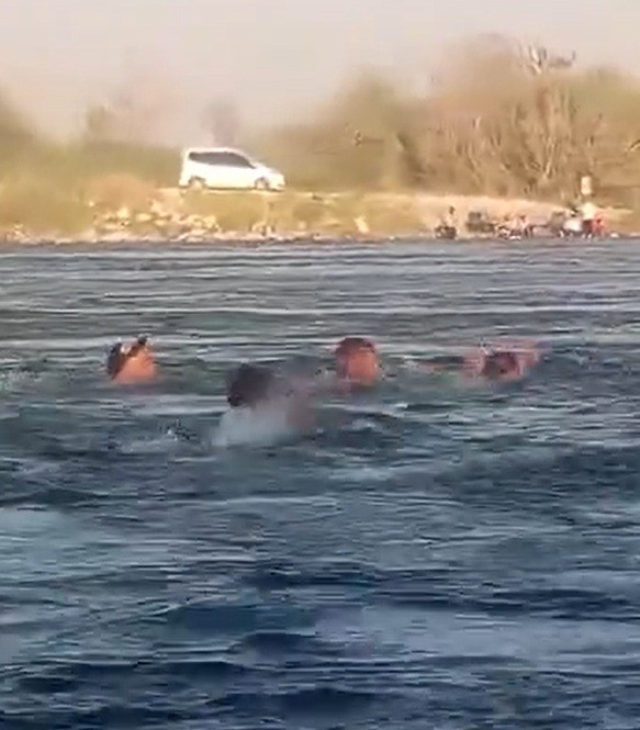 Fırat Nehri’nde 3 kişi boğulmaktan son anda kurtardı