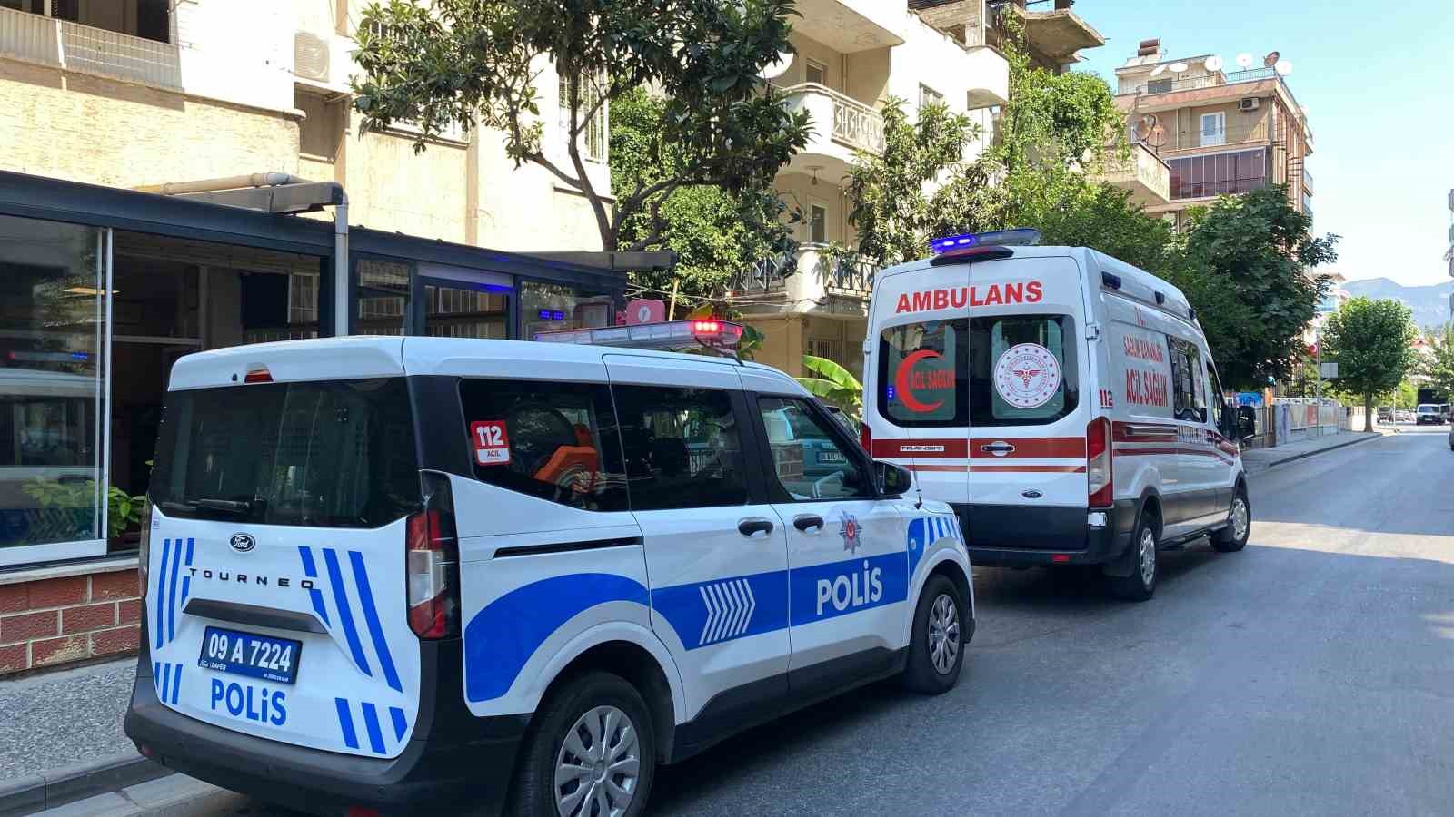 Klima tamiri yapmak isterken merdivenden düşen usta yaralandı