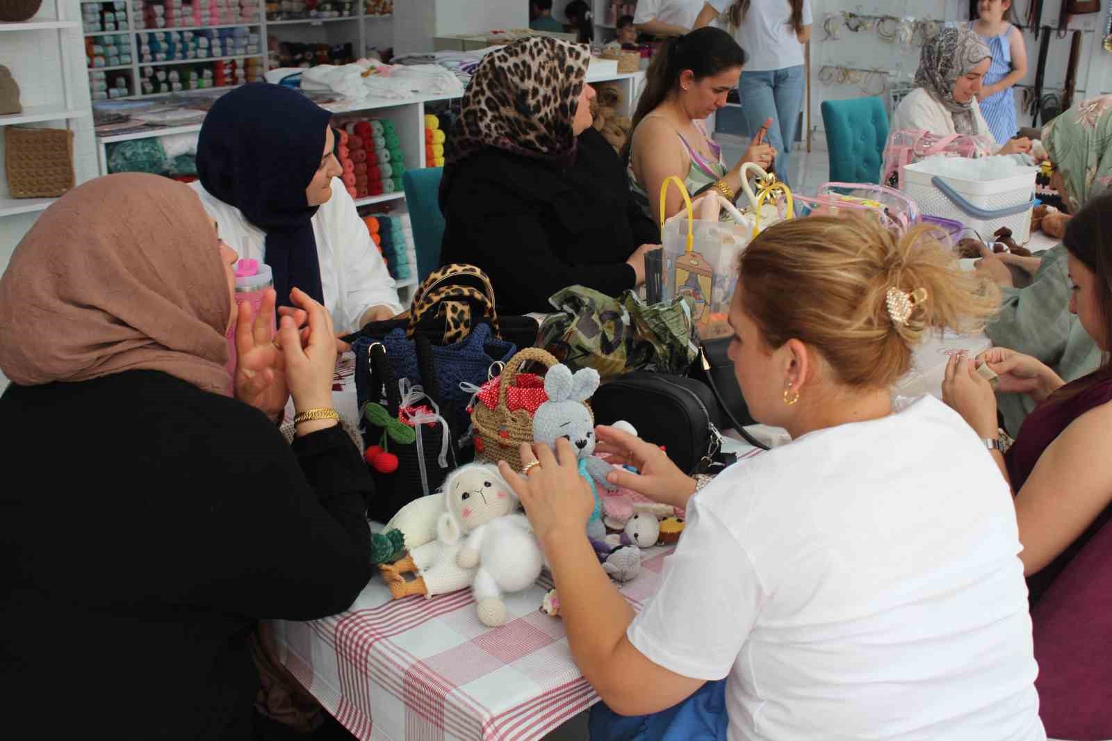 Siirtli kadın girişimci kurduğu at&ouml;lyede kadınlara hem &uuml;retiyor hem kazandırıyor
