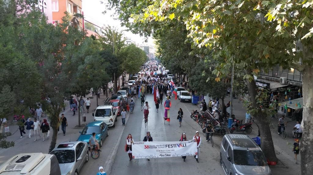 İneg&ouml;l&rsquo;de festival coşkusu
