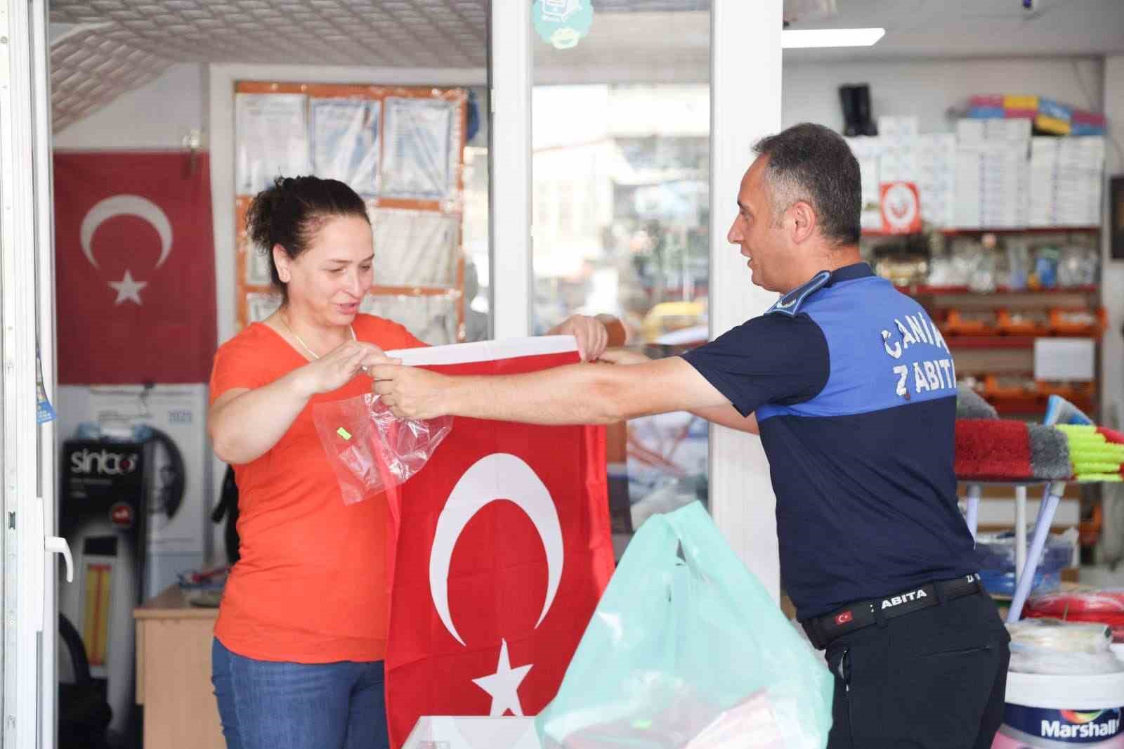 Canik kırmızı-beyaz: Caddeler Türk bayraklarıyla donatıldı