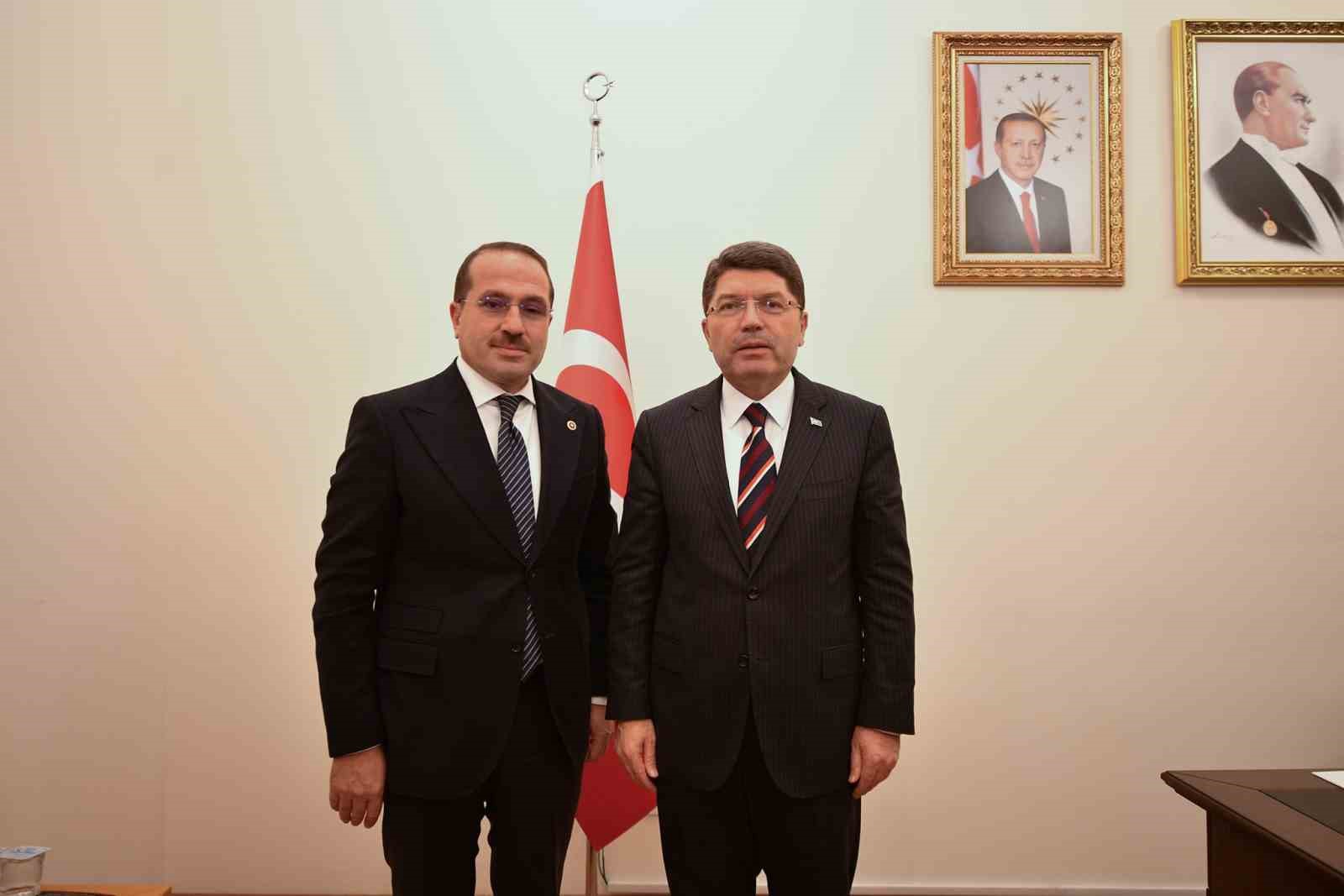 İzmir’e yeni adliye hizmet binası