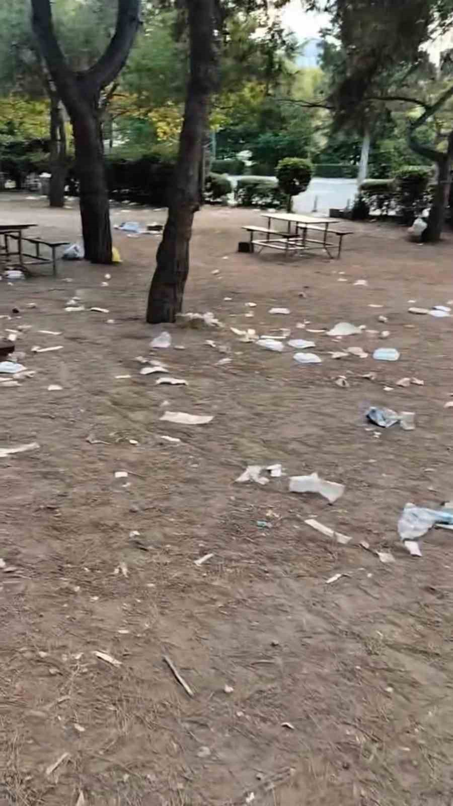 Yediler, içtiler, eğlendiler pisliği doğaya bırakıp gittiler
