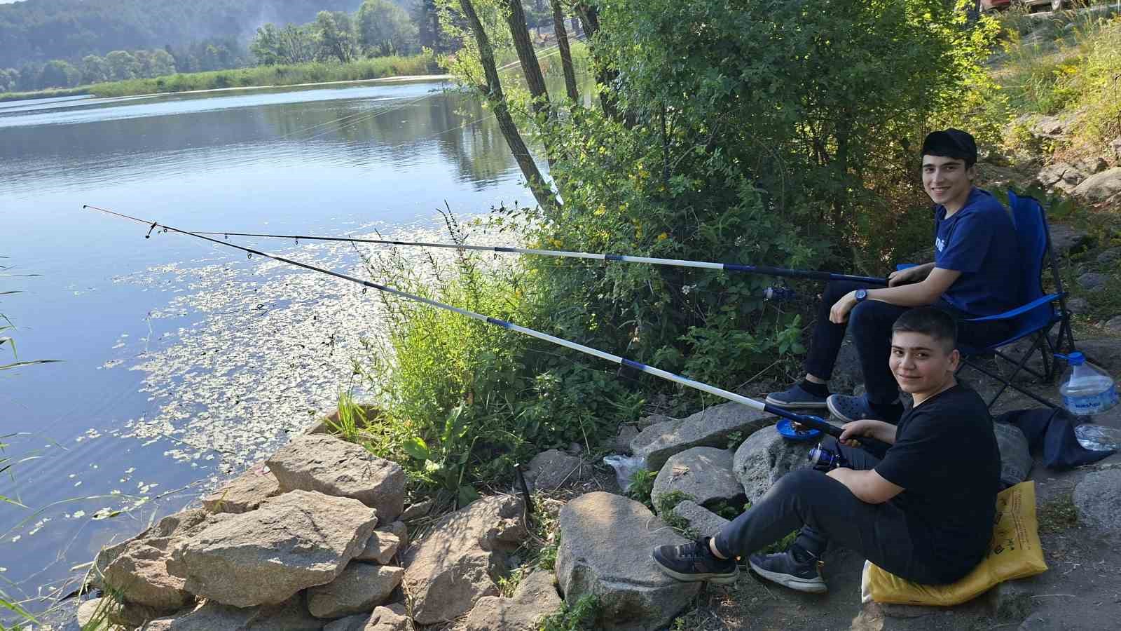 Doğal g&uuml;zelliklere sahip Simav G&ouml;lc&uuml;k Yaylası ziyaret&ccedil;i akınına uğruyor
