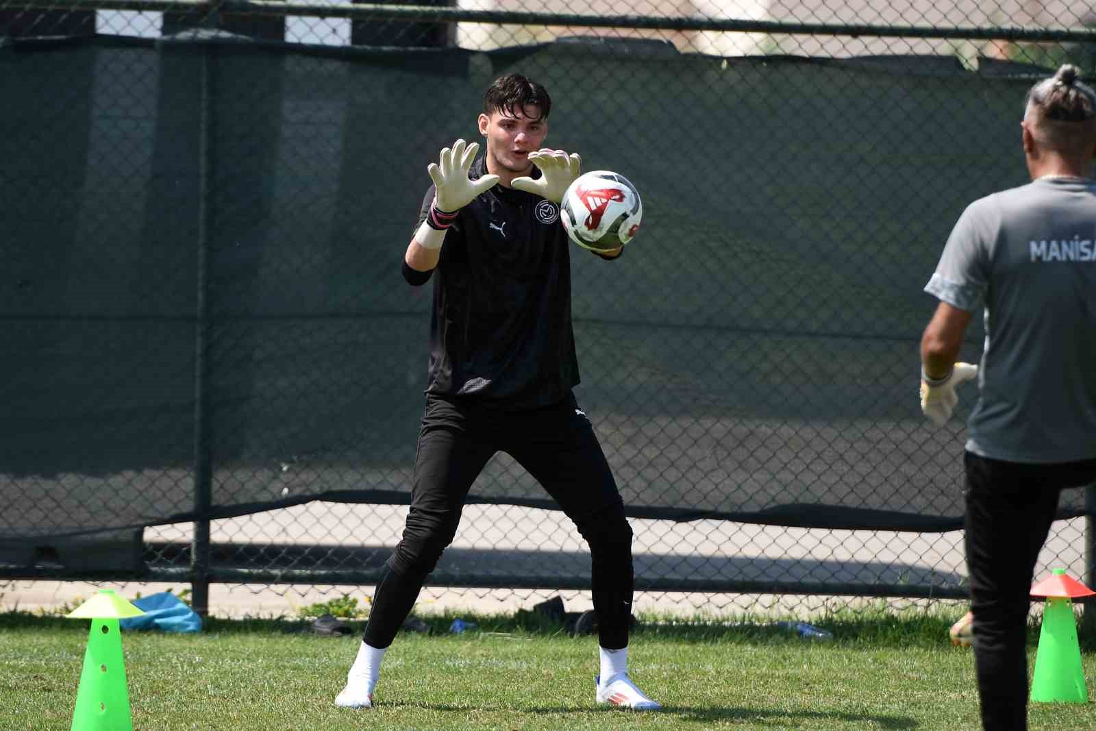 Manisa FK’nın Afyonkarahisar kampı devam ediyor
