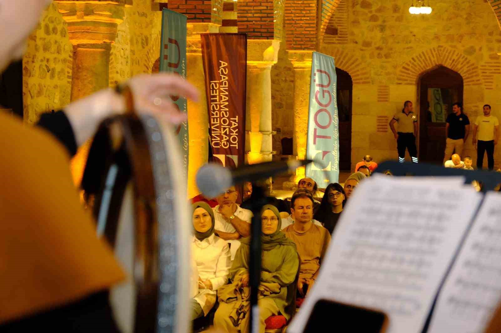 8 asırlık Gökmedrese’de manevi ezgiler yankılandı