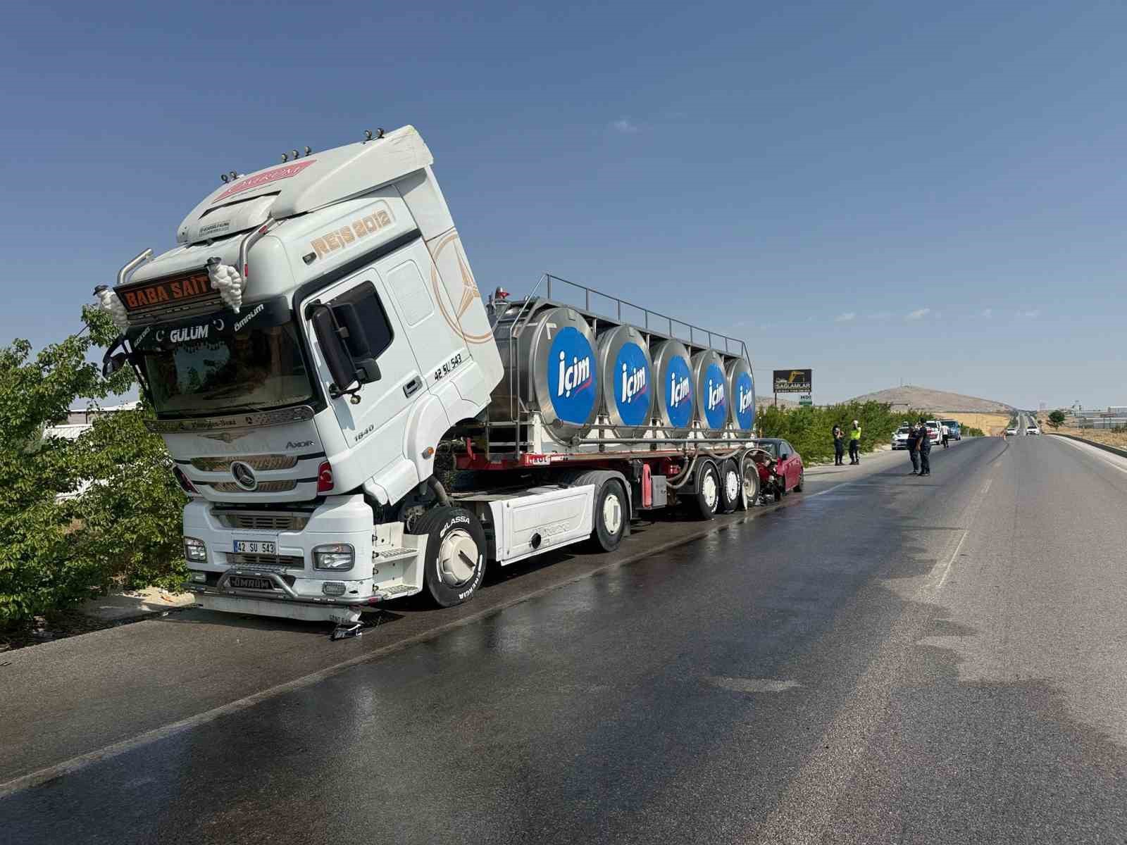 Otomobilin s&uuml;t tankerine &ccedil;arptığı kaza g&uuml;venlik kamerasında
