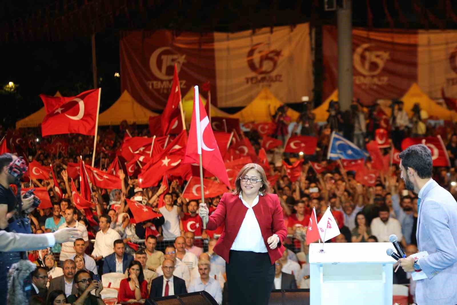 Şahin: "15 Temmuz, bu milletin ihanete karşı siper olduğu tarihi bir duruştur"