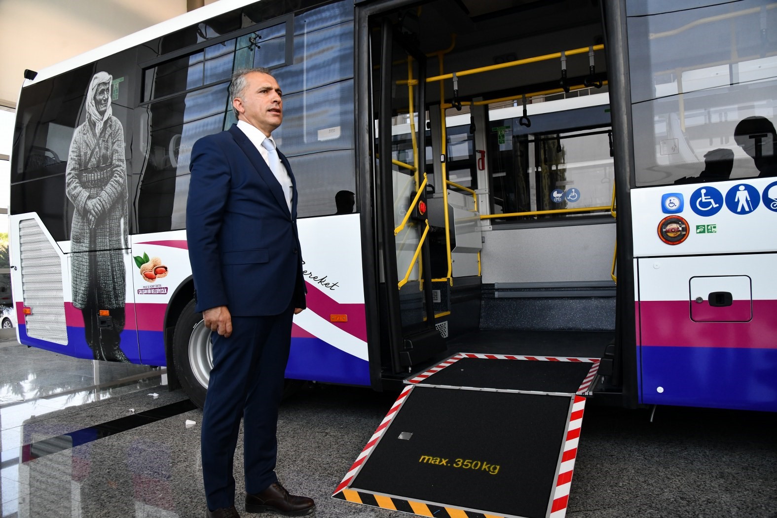 Osmaniye Belediyesi’nin yeni otobüsleri yola indi