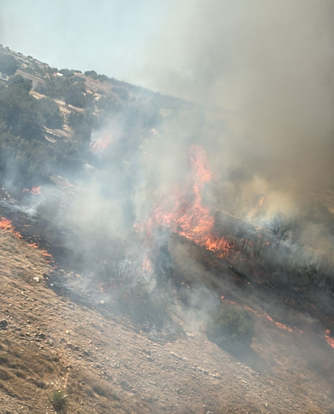 Dağlık alanda korkutan yangın