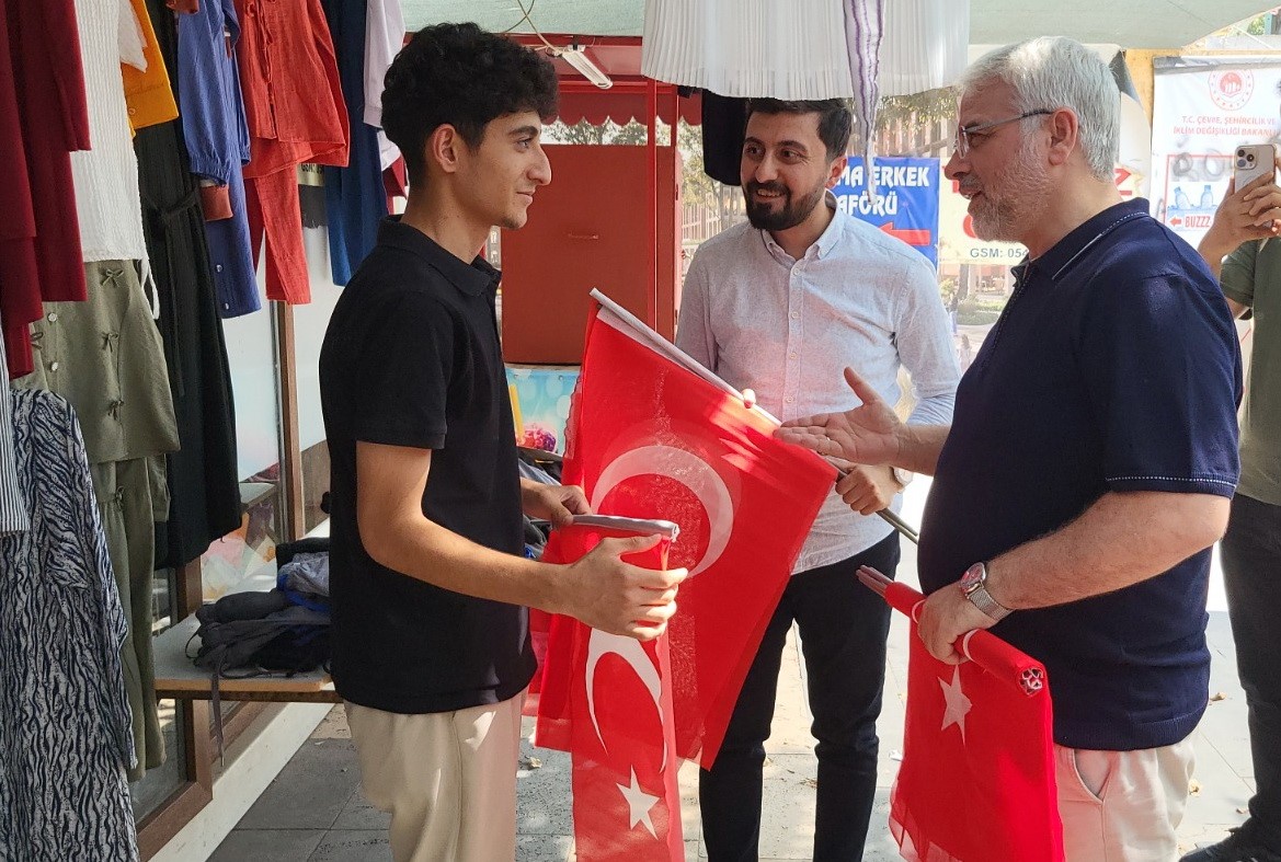 Adyaman bayraklarla donatld
