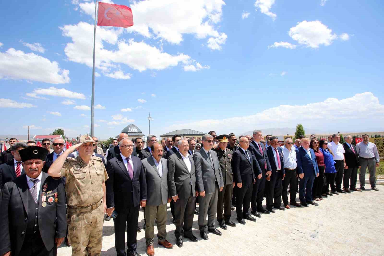 Ağrı’da yenilenen Merkez Şehitlik Anıtı törenle açıldı
