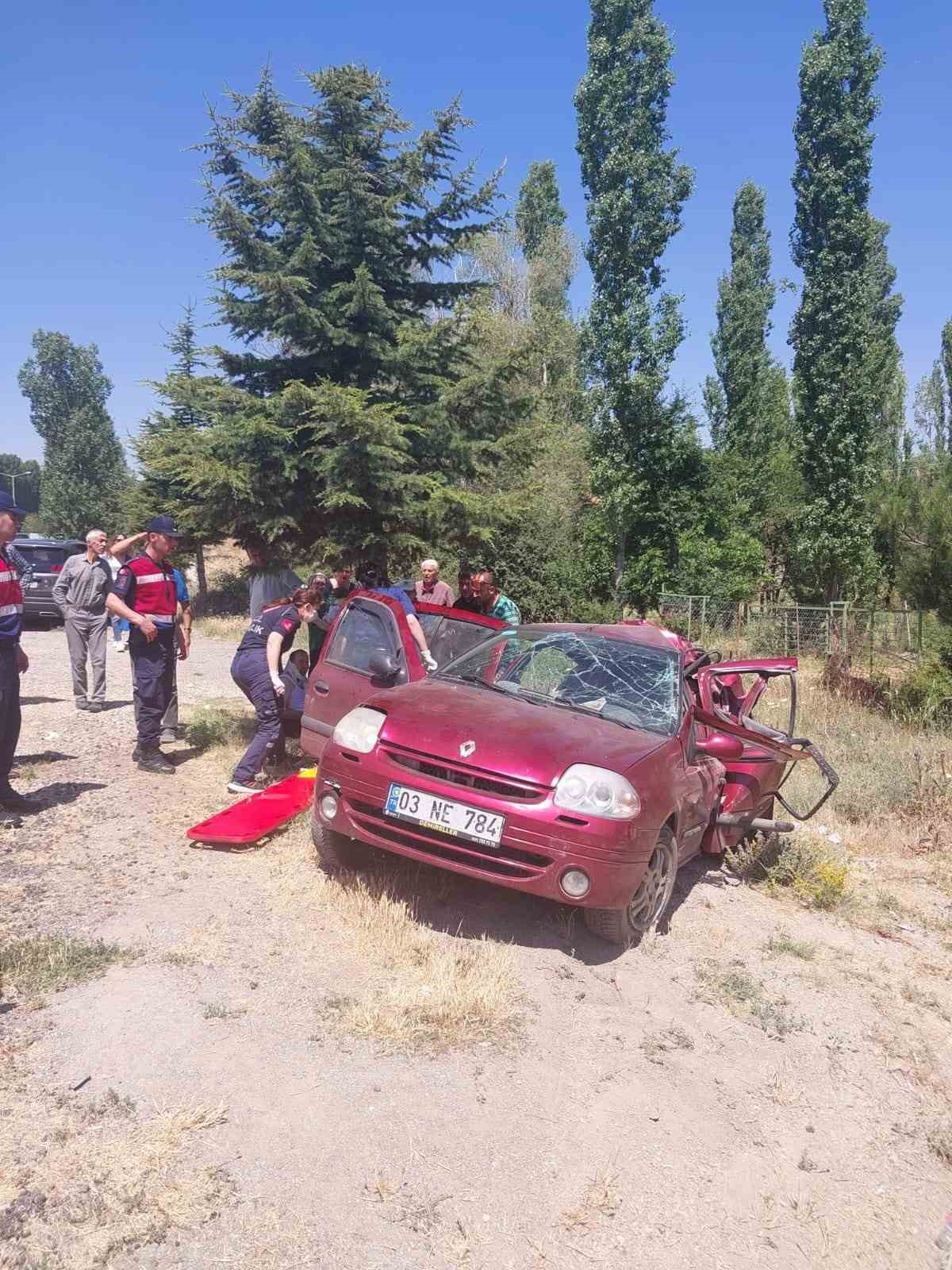 Tırın otomobile &ccedil;arptığı kazada 1 kişi &ouml;ld&uuml;, 5 kişi yaralandı
