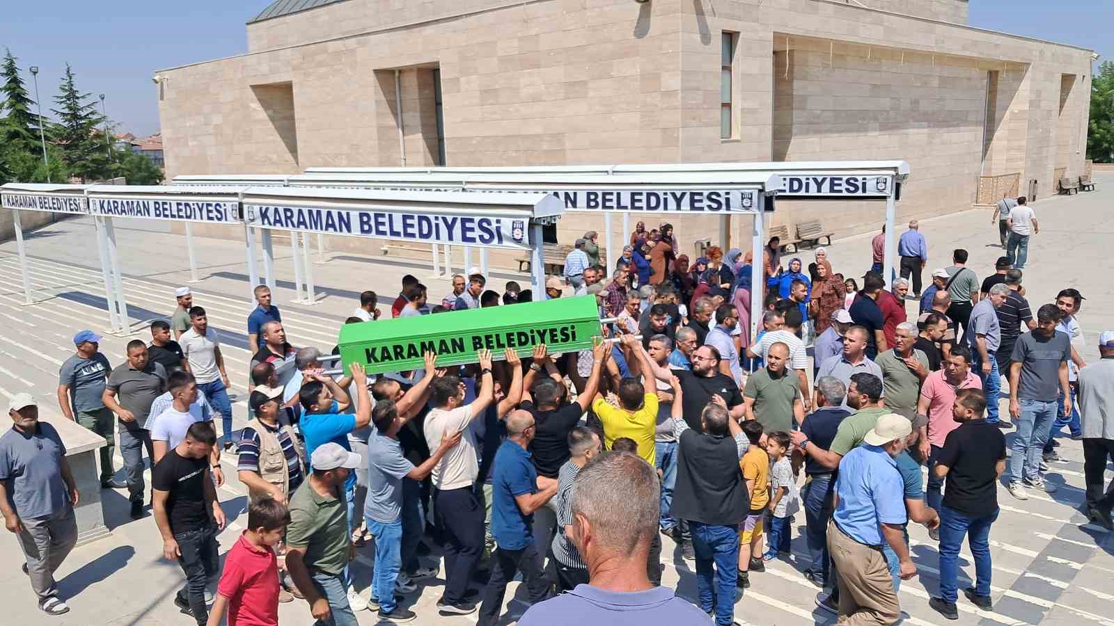 Karaman’da 5’inci kattan düşen 2 yaşındaki Miraç, son yolculuğuna uğurlandı