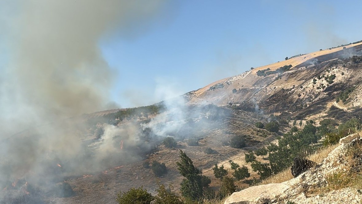 Dağlık alanda korkutan yangın