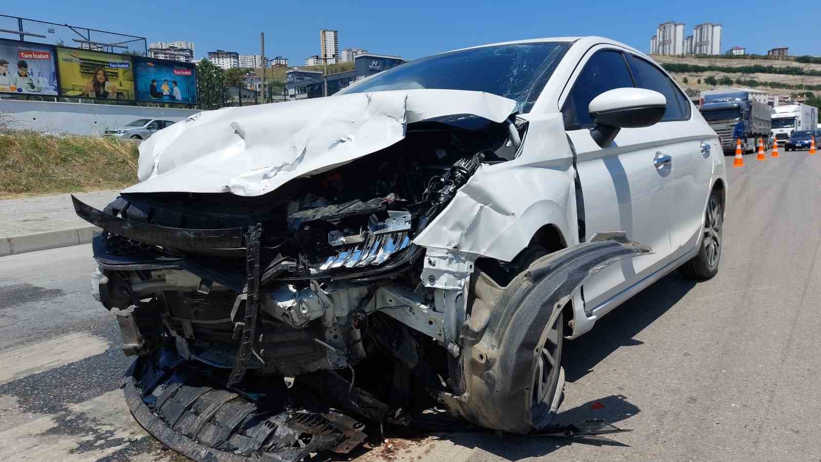 Polis aracı kaza yaptı: 2 polis ve 1 üsteğmen yaralandı