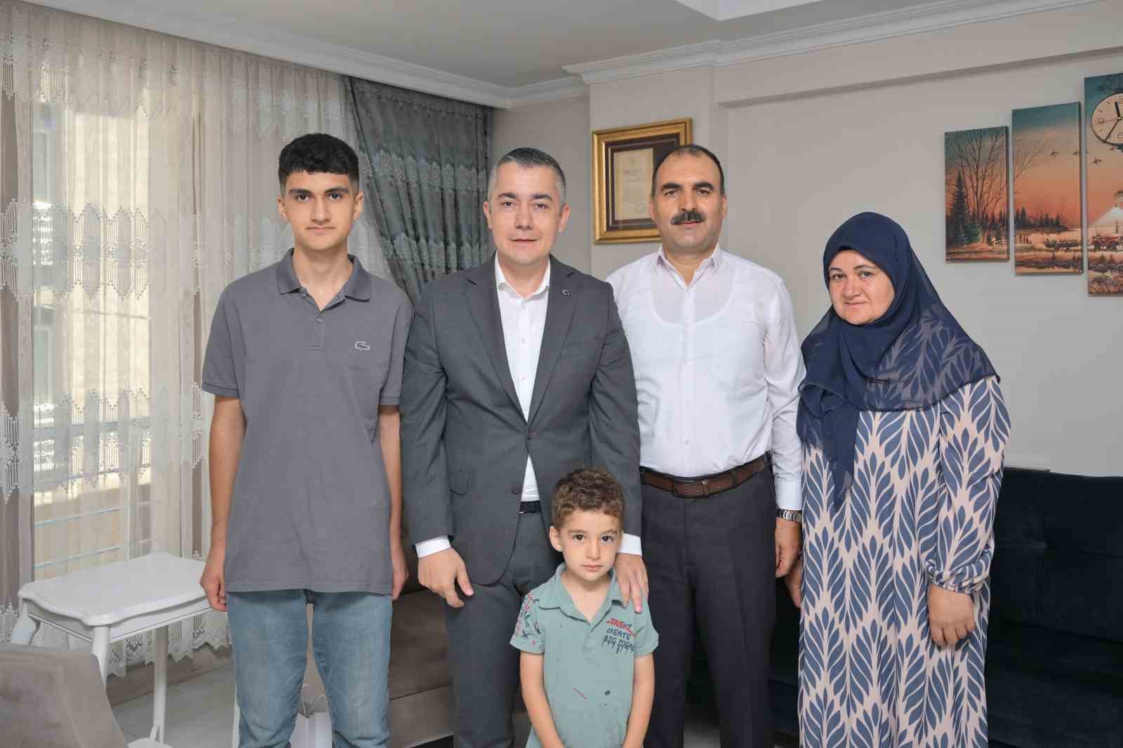 Esenyurt Belediye Başkan Vekili Can Aksoy’dan 15 Temmuz gazisine ziyaret