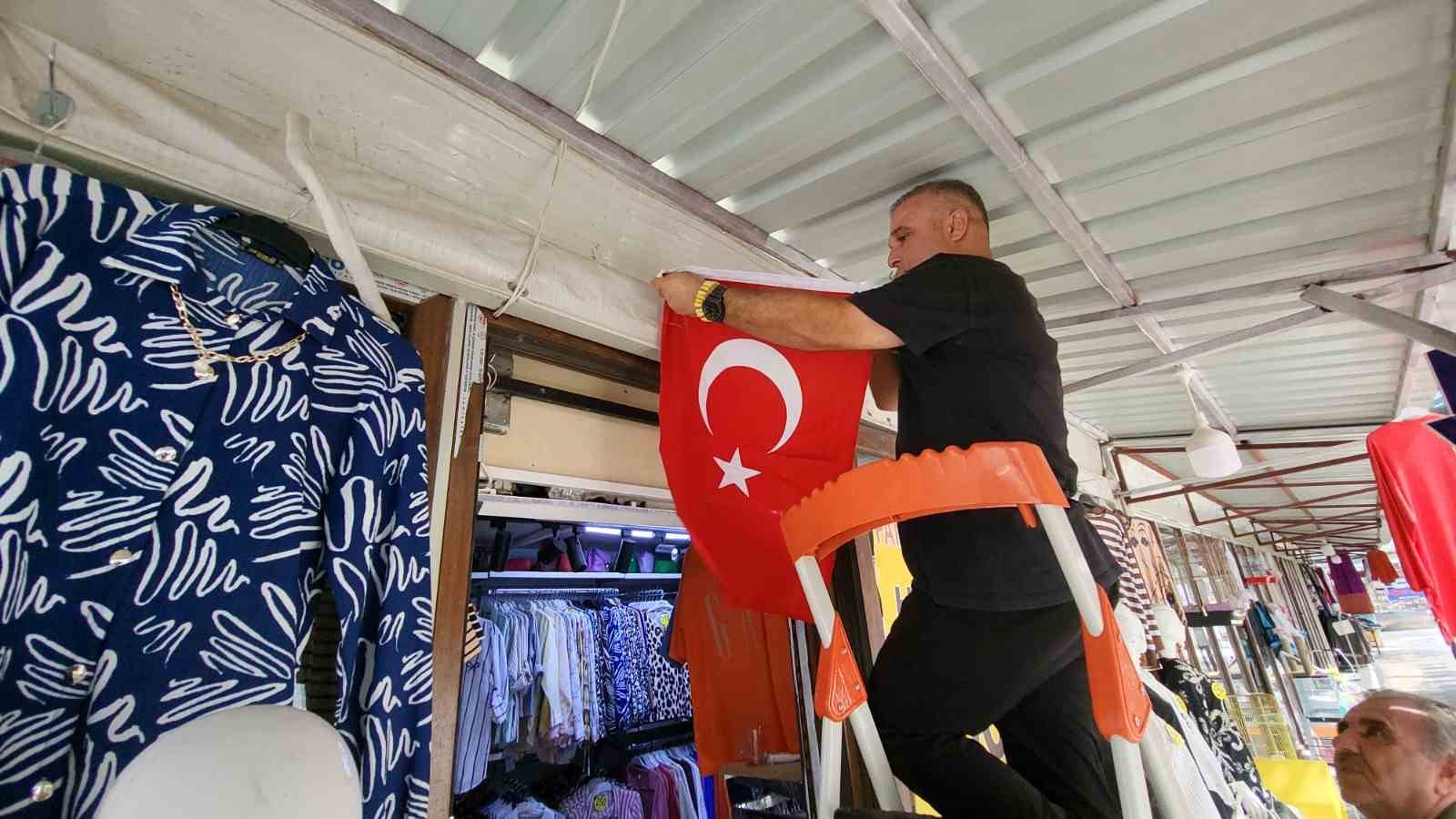 Adıyaman bayraklarla donatıldı