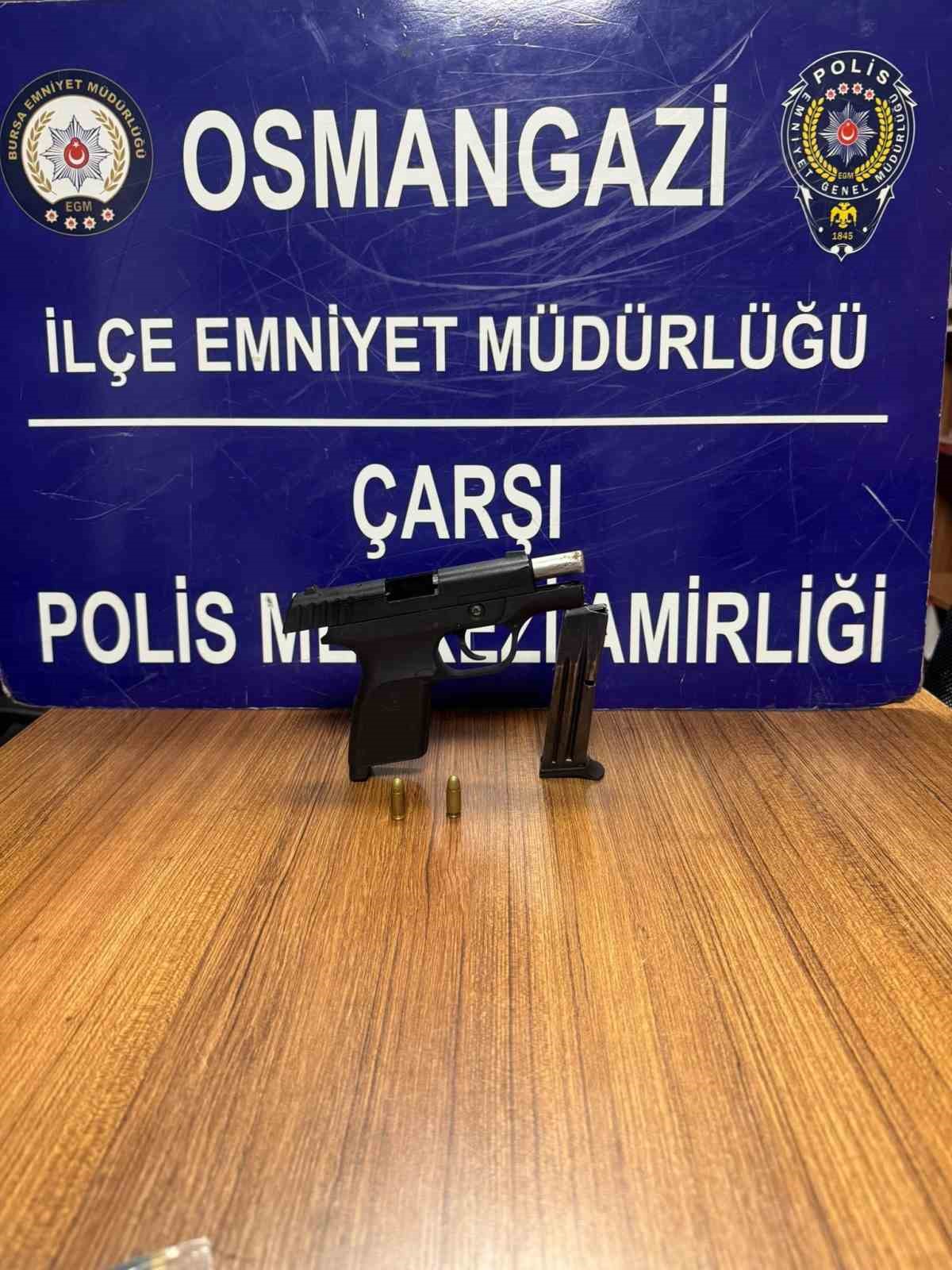 Bursa’da 34 yıl cezası bulunan şahıs ruhsatsız silahla yakalandı
