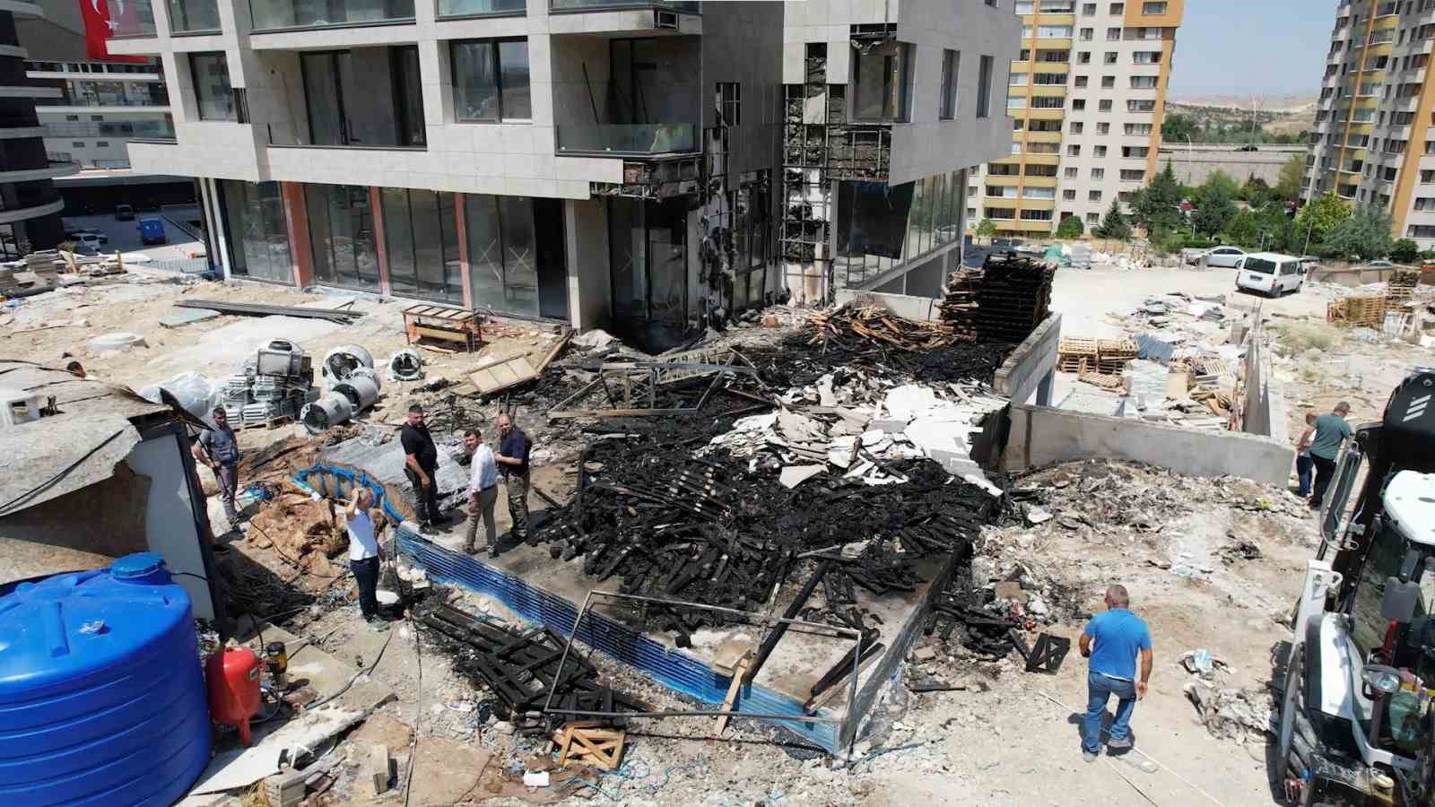 Ankara’da inşaat yangını paniğe neden oldu