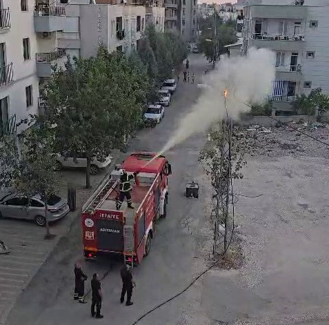 Adıyaman&rsquo;da elektrik hattında yangın &ccedil;ıktı
