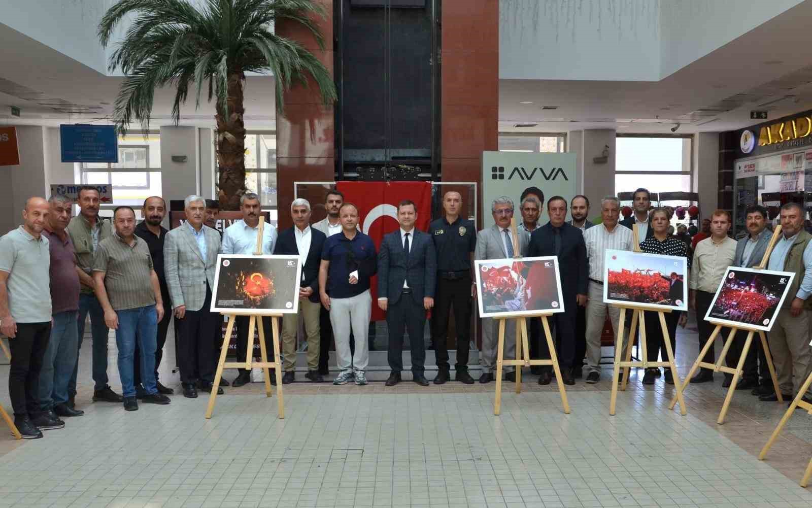 Tatvan’da "15 Temmuz" konulu fotoğraf sergisi açıldı