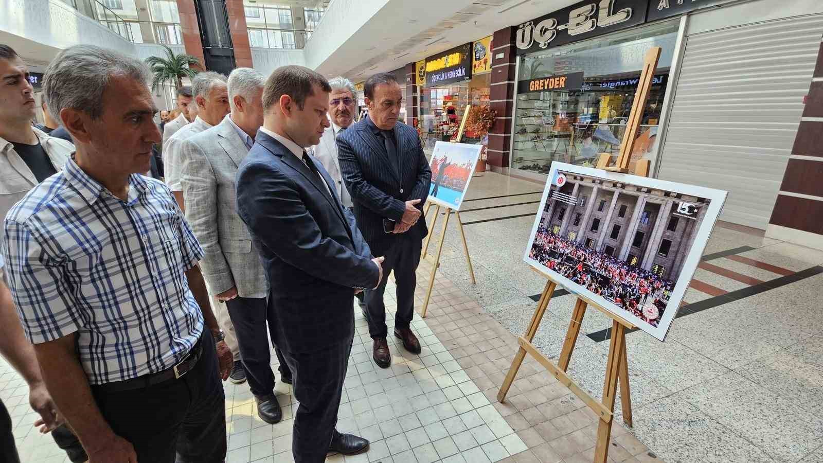 Tatvan&rsquo;da "15 Temmuz" konulu fotoğraf sergisi a&ccedil;ıldı
