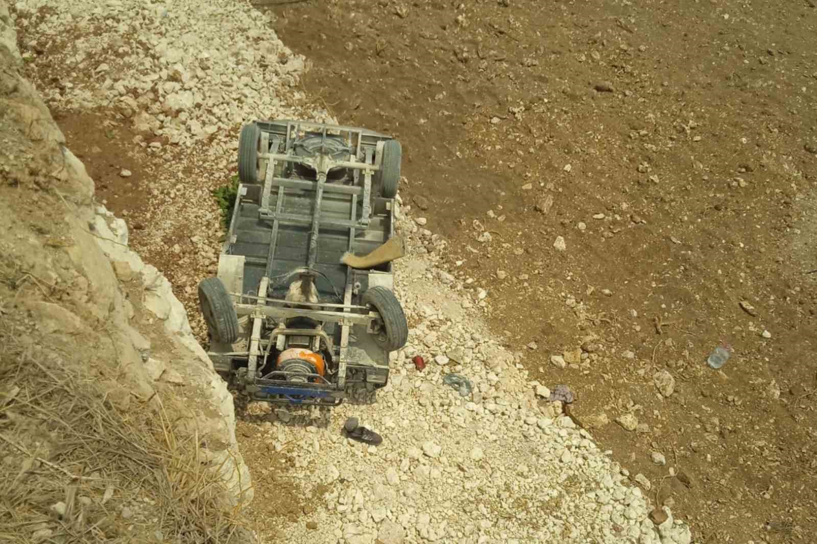 Pat pat motoru tarlaya yuvarlandı, s&uuml;r&uuml;c&uuml;s&uuml; yaralandı
