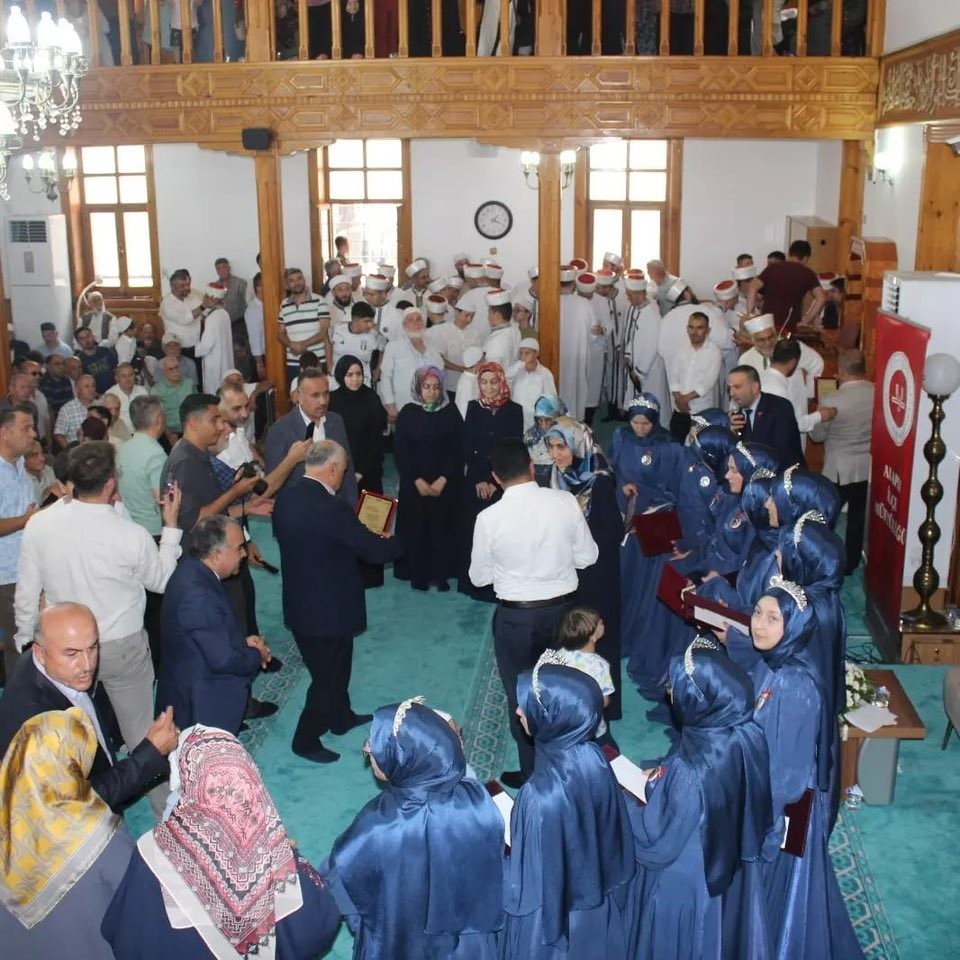 Alaplı&rsquo;da 44 hafız i&ccedil;in &rsquo;hafızlık icazet merasimi&rsquo; d&uuml;zenlendi
