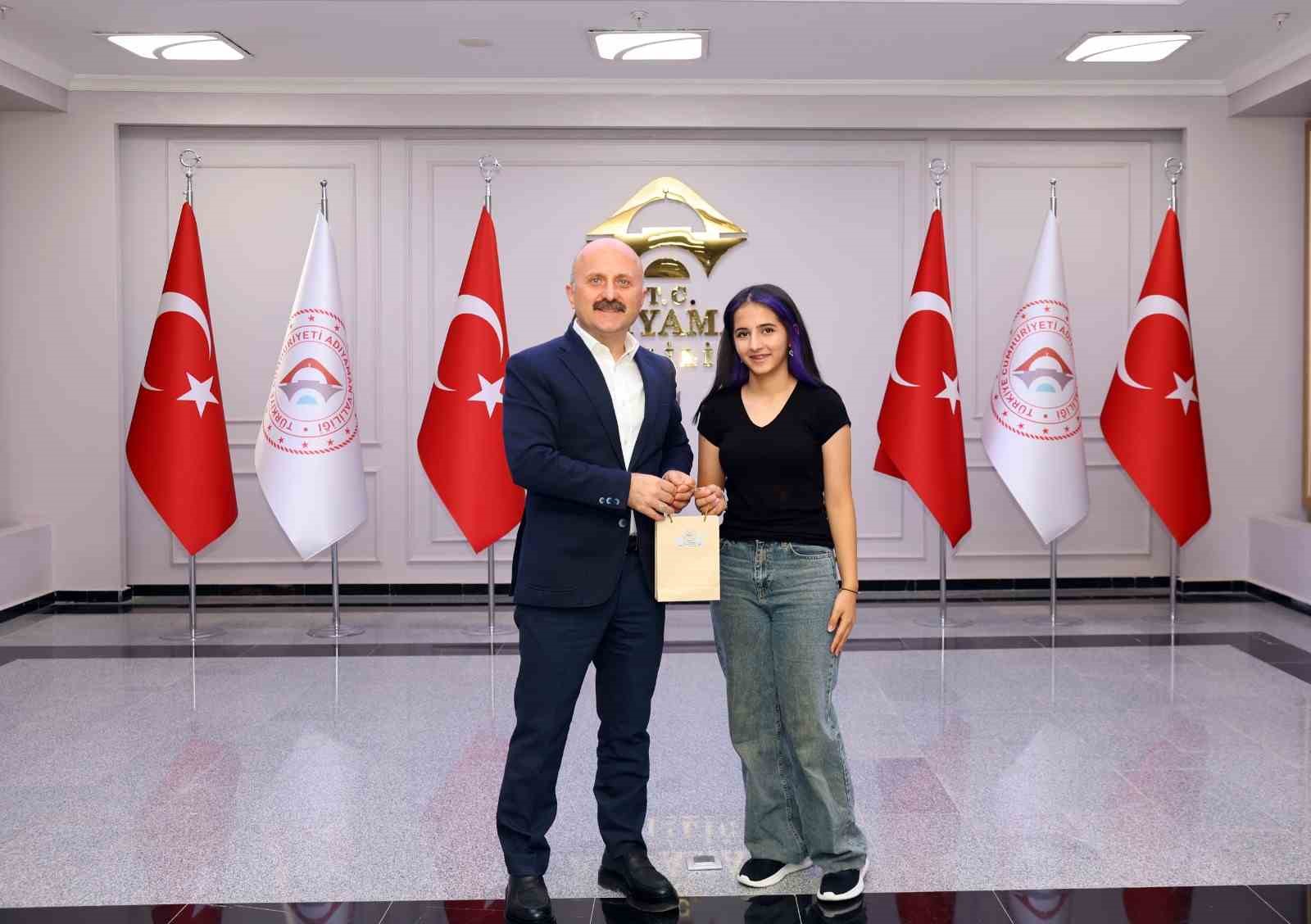 Vali Osman Varol, LGS şampiyonlarını ağırladı
