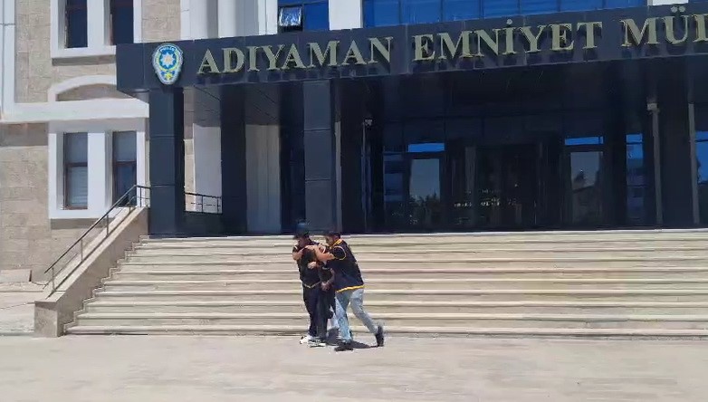 Adıyaman&rsquo;da 8 yıl 4 ay hapis cezası ile aranan şahıs yakalandı
