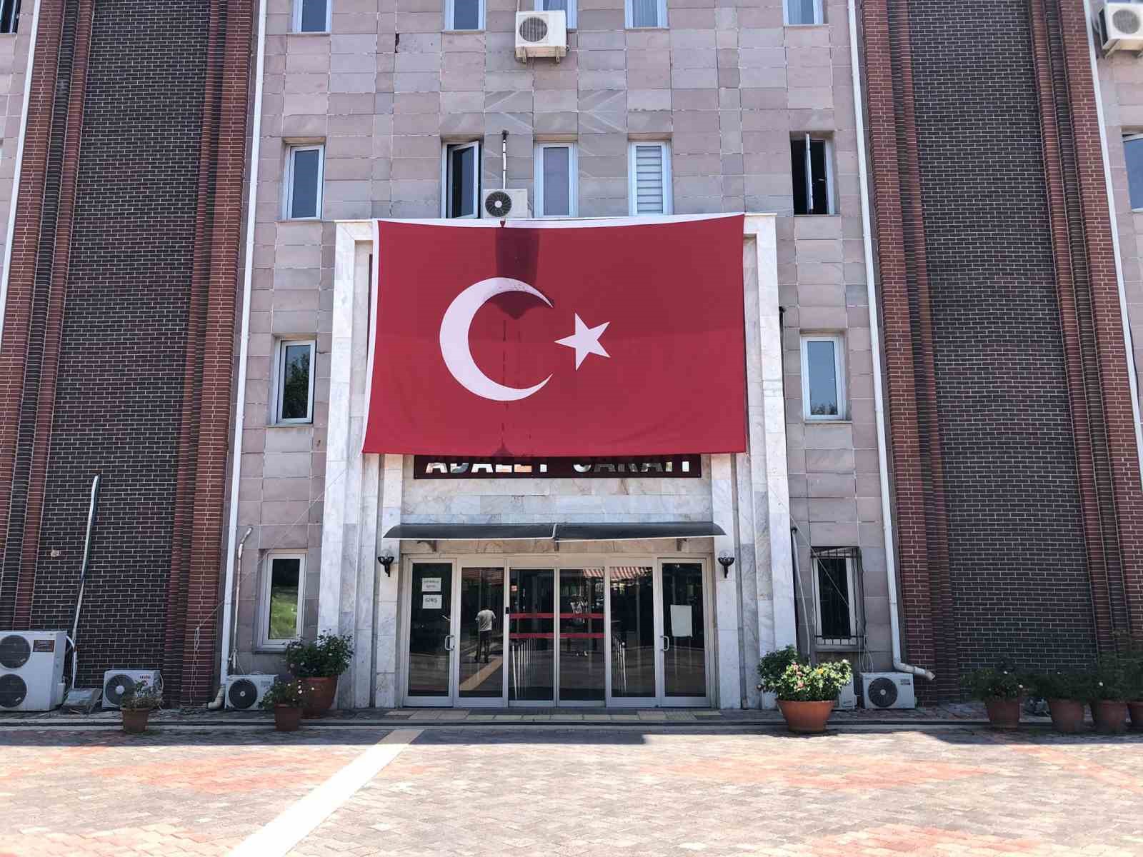 Tartıştığı erkek arkadaşını tornavidayla ağır yaraladı