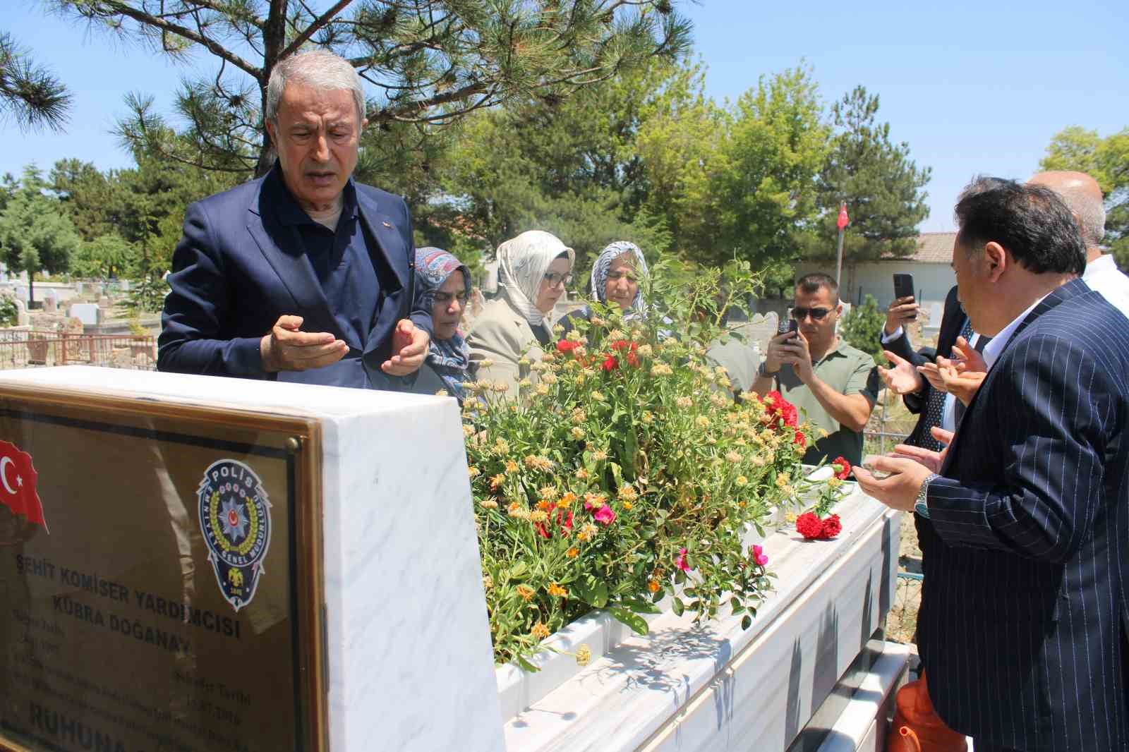 Hulusi Akar: "El birliğiyle çalışarak Terörsüz Türkiye’yi hep beraber inşa edeceğiz"