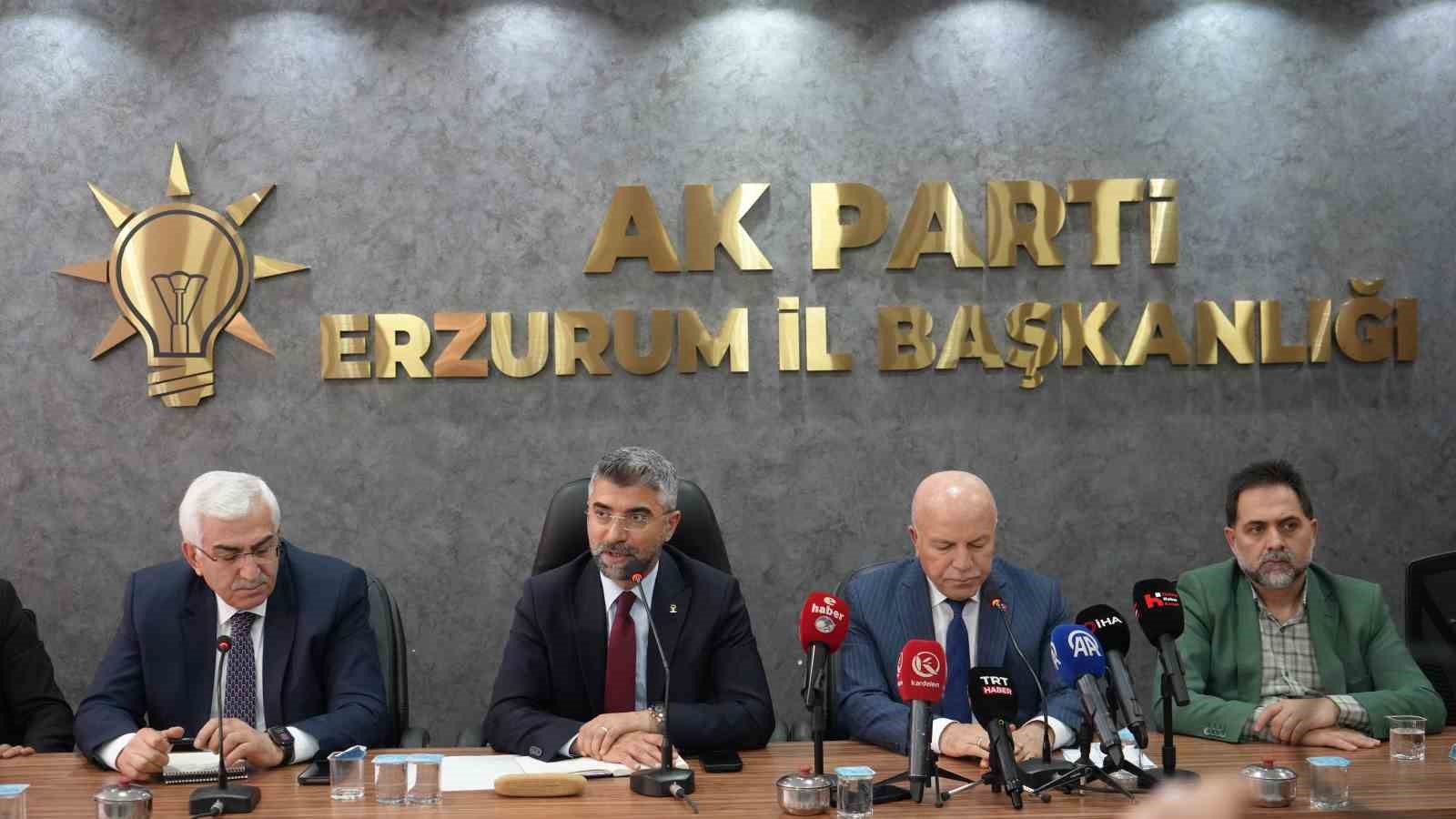 K&uuml;&ccedil;&uuml;koğlu; "Hi&ccedil; kimse şehitlerimizin aziz hatırasına el uzatamaz, onların mirasına leke s&uuml;remez.
