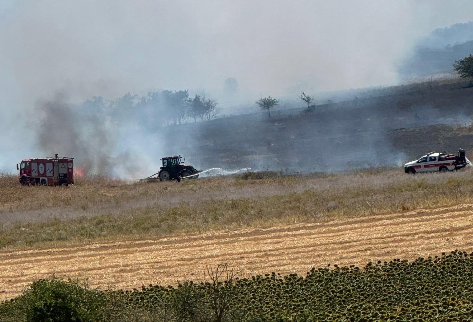Hayrabolu’daki anız yangınına müdahale sürüyor