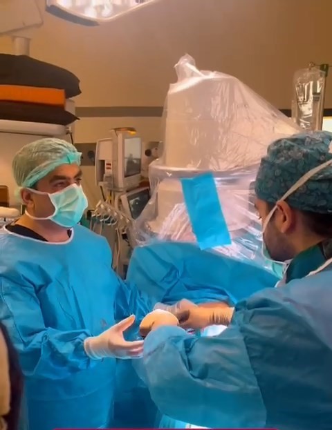 2 yaşındaki bebeğin böbreğindeki taş kapalı yöntemle alındı