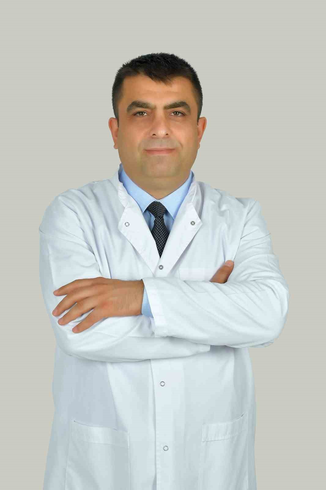 2 yaşındaki bebeğin b&ouml;breğindeki taş kapalı y&ouml;ntemle alındı
