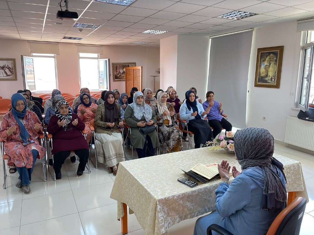 Pursaklar’ın Hanım Evlerinde 15 Temmuz şehitlerine dua